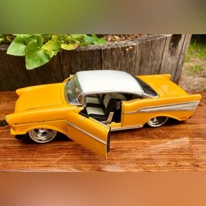 JADATOYS Taxi Yellow 1957 Chevy Bel Air Play Toy Car Vehicle Doors Trunks Open